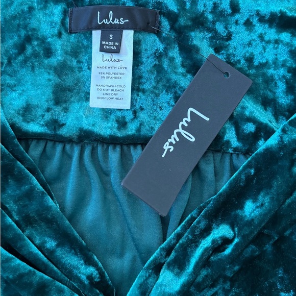 NWT Lulus Festive Find Emerald Green Crushed Velvet Twist-Front Crop Top SZ S - Picture 5 of 5